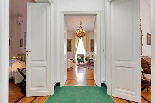 Prestigious Apartment Via Veneto - image 6