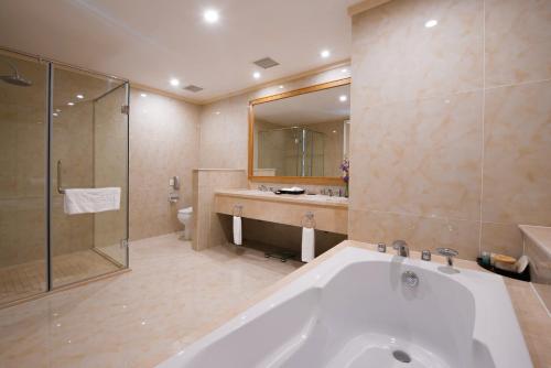 room detail thumbnail 2