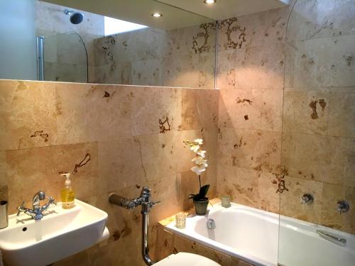 St Martini Gardens 74 Queen Victoria Street Cape Town - 