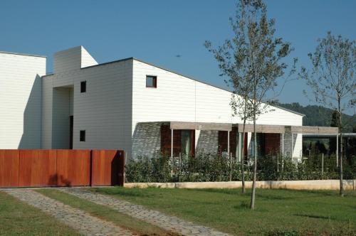 Accommodation in Maia de Montcal