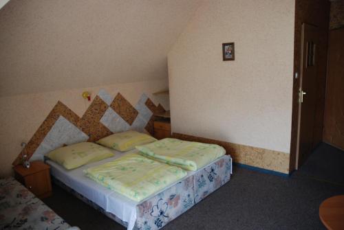 1 double bed, 1 sofa bed