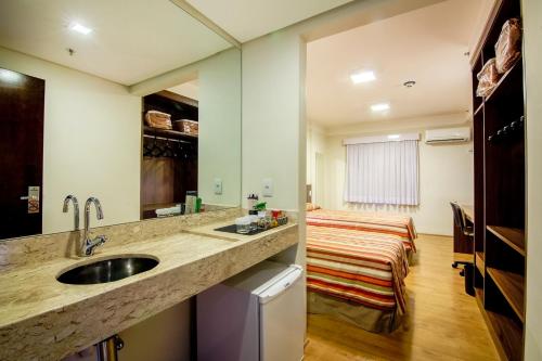 Executive Twin Room image 8