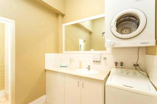 Globe Apartments photo 3