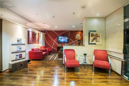 共用Lounge/電視區, 里貝朗普雷圖JR酒店 (JR Hotel Ribeirao Preto) in 里貝朗普雷圖市中心