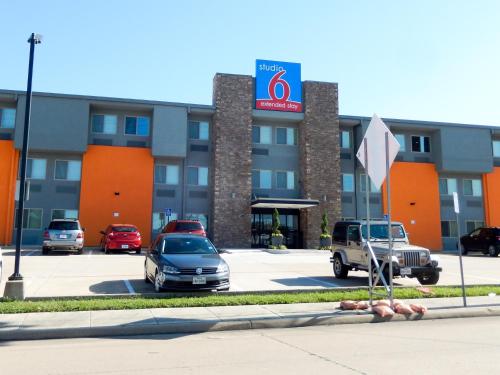 Studio 6 Plano
