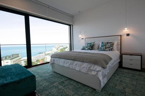  Spacious luxury holiday apartment with a great view, Funchal, free wifi and parking, Unterkunft in Funchal