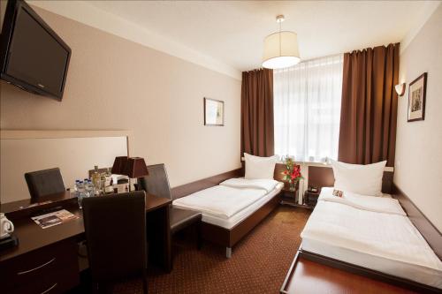 Hotel Diament Spodek Set in a prime location of Katowice, Hotel Diament Spodek puts everything the city has to offer just outside your doorstep. Both business travelers and tourists can enjoy the propertys facilities and