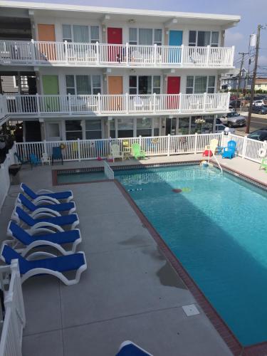 Lollipop Motel - image 12