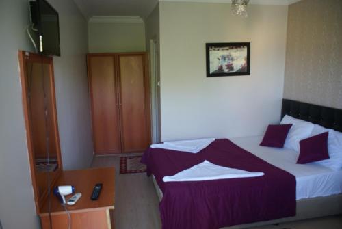 Standard Twin Room image 2