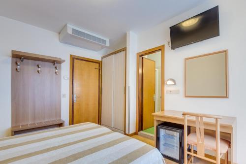 2 twin beds