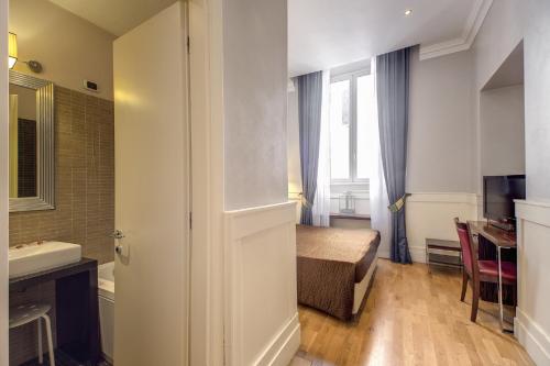 939 Hotel - image 10