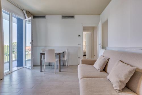 Hotel Ambassador Stop at Hotel Ambassador to discover the wonders of Caorle. Both business travelers and tourists can enjoy the hotels facilities and services. To be found at the hotel are 24-hour front desk, luggage