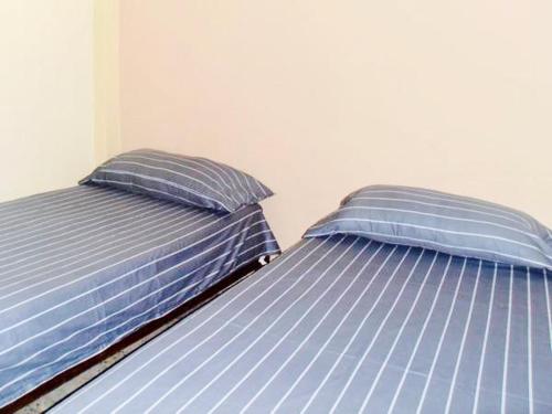 1 queen bed, 1 twin bed