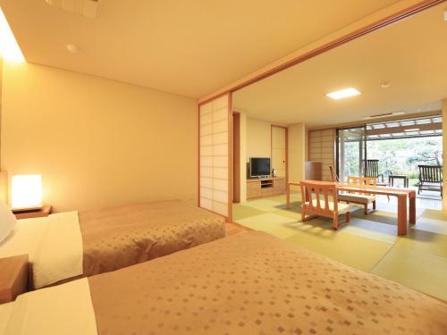 Suite Room with Open-Air Bath and Garden - In-Room Dinner Included