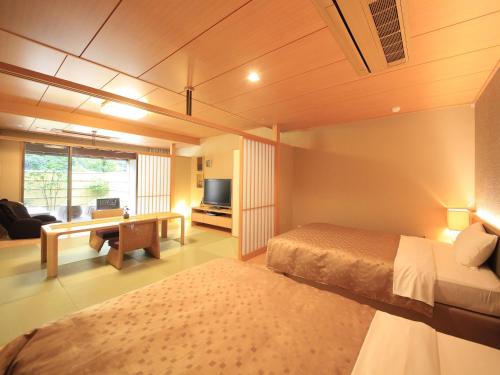 Japanese Style Room with Open-Air Bath
