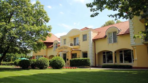 Entrance, Garden Hotel Wellness es Konferencia in Szolnok