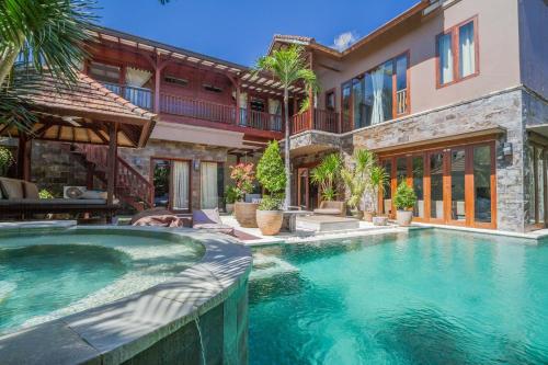 Five-Bedroom Villa with Private Pool image 6