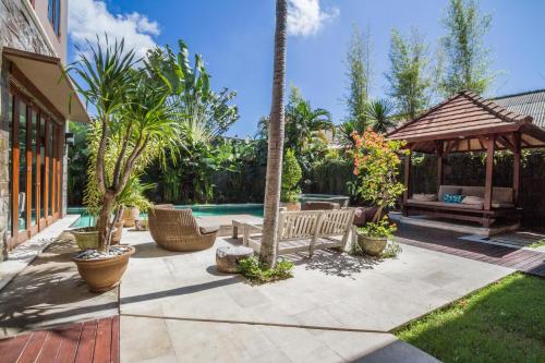 Five-Bedroom Villa with Private Pool image 1