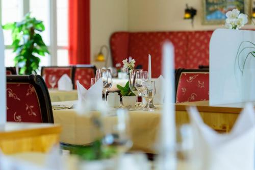 餐廳, 羅滕法里倫鄉郊酒店 (Landhaus Zu Den Rothen Forellen Hotel) in 伊爾森布爾格