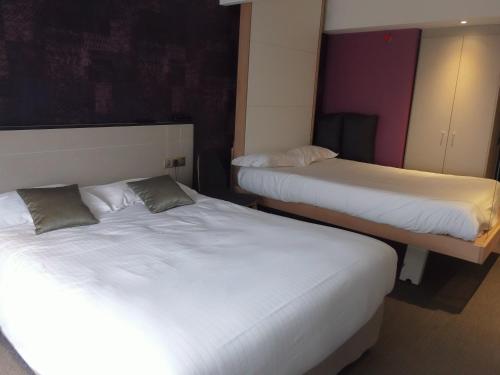 2 double beds