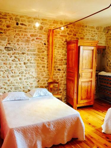 2 double beds, 1 twin bed