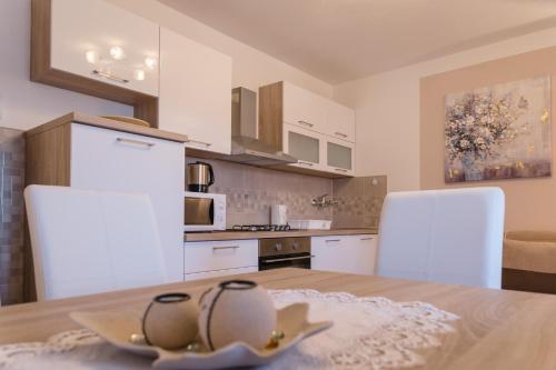 บริการและสิ่งอำนวยความสะดวก, IRIS Room & Apartment in สลุนจ์