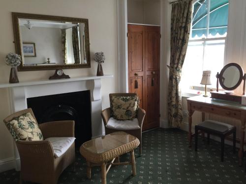 Dolphin Guest House - image 6