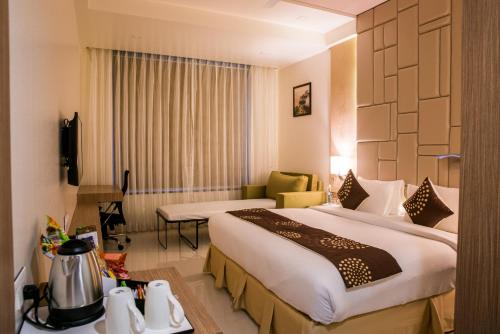 Grand Rio Stop at Grand Rio to discover the wonders of Nasik. The property offers a wide range of amenities and perks to ensure you have a great time. Service-minded staff will welcome and guide you at Grand Ri