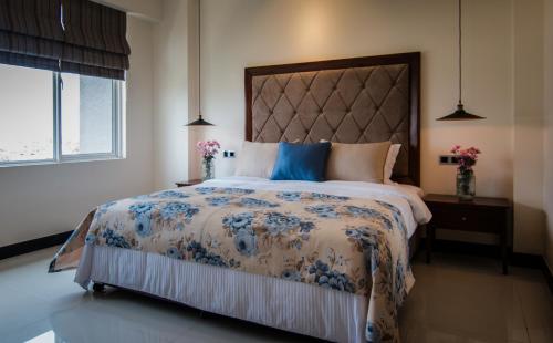 3 bedrooms, 6 beds