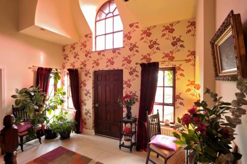 Pinewood Lodge Guest House - image 12