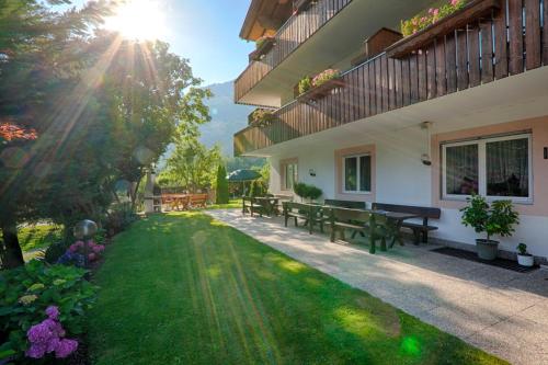 Apartment with Mountain View