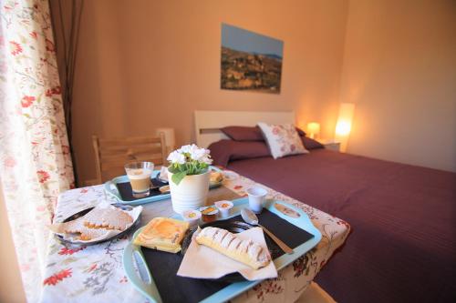 Gioeni ventidue Set in a prime location of Agrigento, Gioeni ventidue puts everything the city has to offer just outside your doorstep. Featuring a satisfying list of amenities, guests will find their stay at the pro