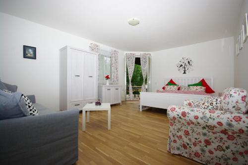 Cozy Gardens Apartments in Prague - image 6