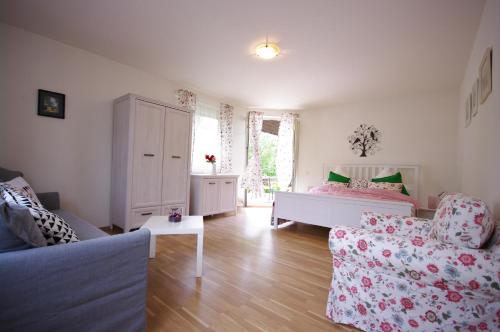 Cozy Gardens Apartments in Prague in Zbraslav