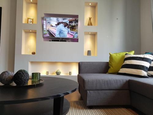 27 Shades of Green (4 bedroom 3 Bath Sunny Central), Budapest (photo 8)