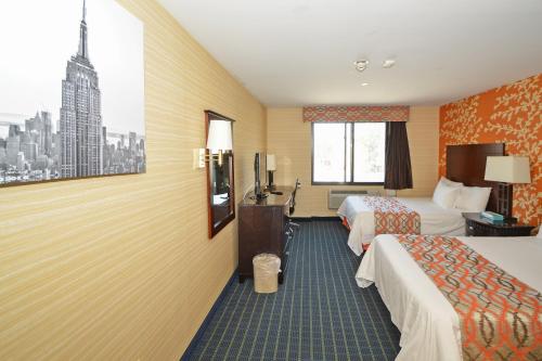 Corona Hotel New York - LaGuardia Airport in LaGuardia Airport
