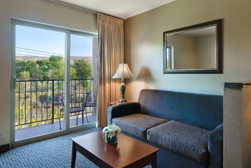 Oxford Suites Yakima