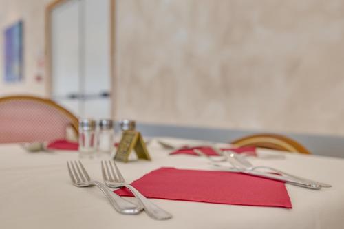 Hotel Ambassador - image 2