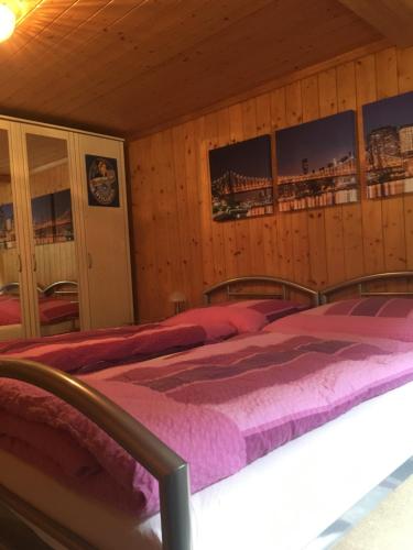2 twin beds