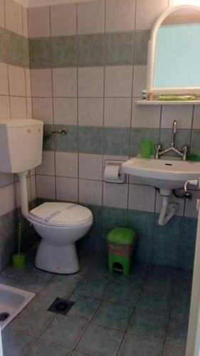 Standard Twin Room with Sea View image 4