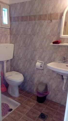 Standard Twin Room with Sea View image 3