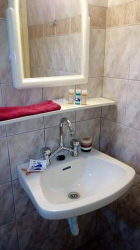 Standard Twin Room with Sea View image 2