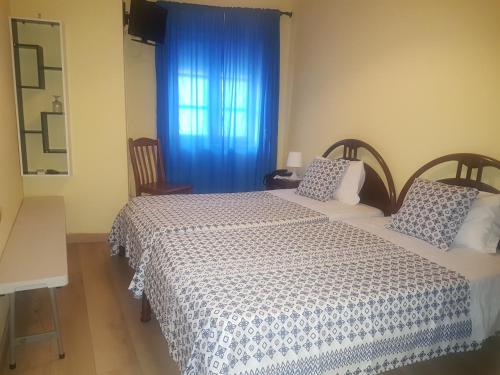 Twin Room image 4
