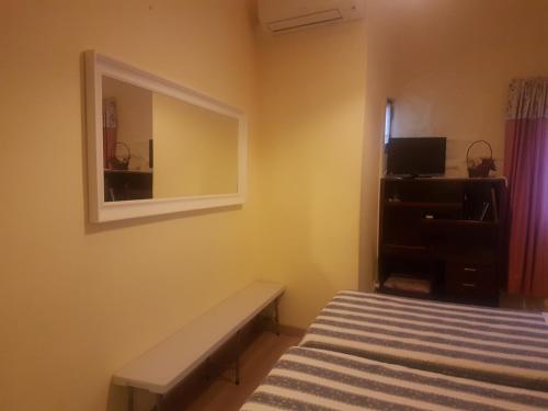 Twin Room image 3