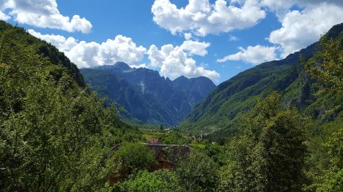 Skats, Guesthouse "Gjin Thana" in Qender Theth
