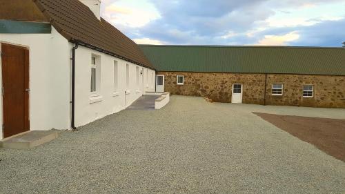 Зовнішній вигляд готелю, Cottages Lyndale Farm in Paible