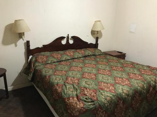 Travelers Inn Motel - image 3