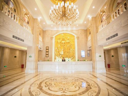 Vienna International Hotel Tianjin Jingjin Road Vienna International Hotel Tianqing Jingjin Road is a popular choice amongst travelers in Tianjin, whether exploring or just passing through. The property offers a high standard of service and ameniti