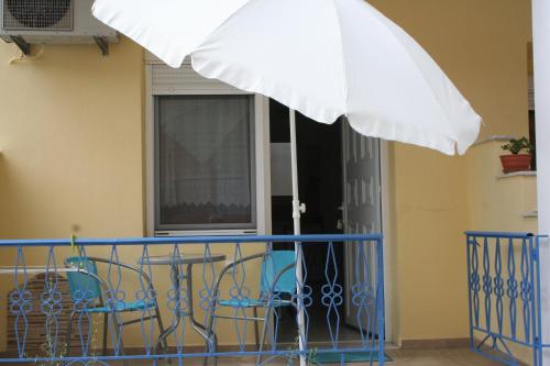 مدخل, Alexandros Studios in آبروفالتا