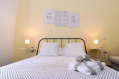 1 queen bed, 1 sofa bed